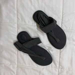 Sanuk Yoga Sling Shoe, gently worn